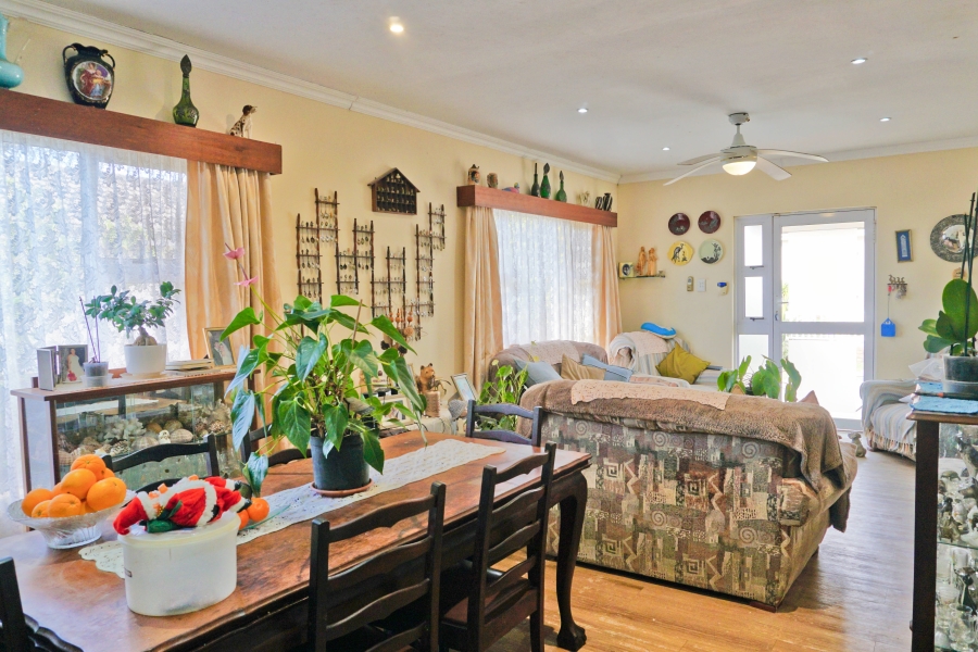 6 Bedroom Property for Sale in Kidds Beach Eastern Cape